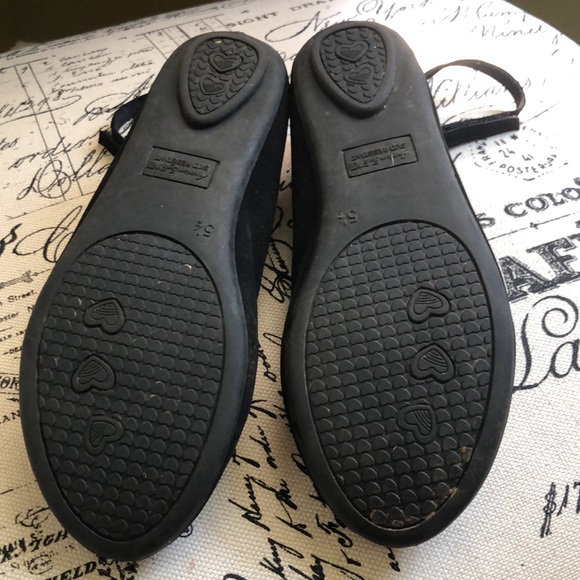 Ankle strap flat shoes for a girl, size 5 1/2 - Picture 4 of 6